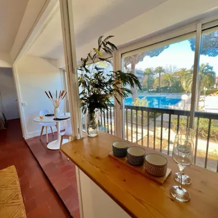 35m With Pool For Couple In Tropez